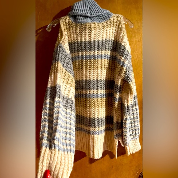 ❤️Sweater Shoulder less🌺Like New Condition turtleneck❤️ - Picture 6 of 13